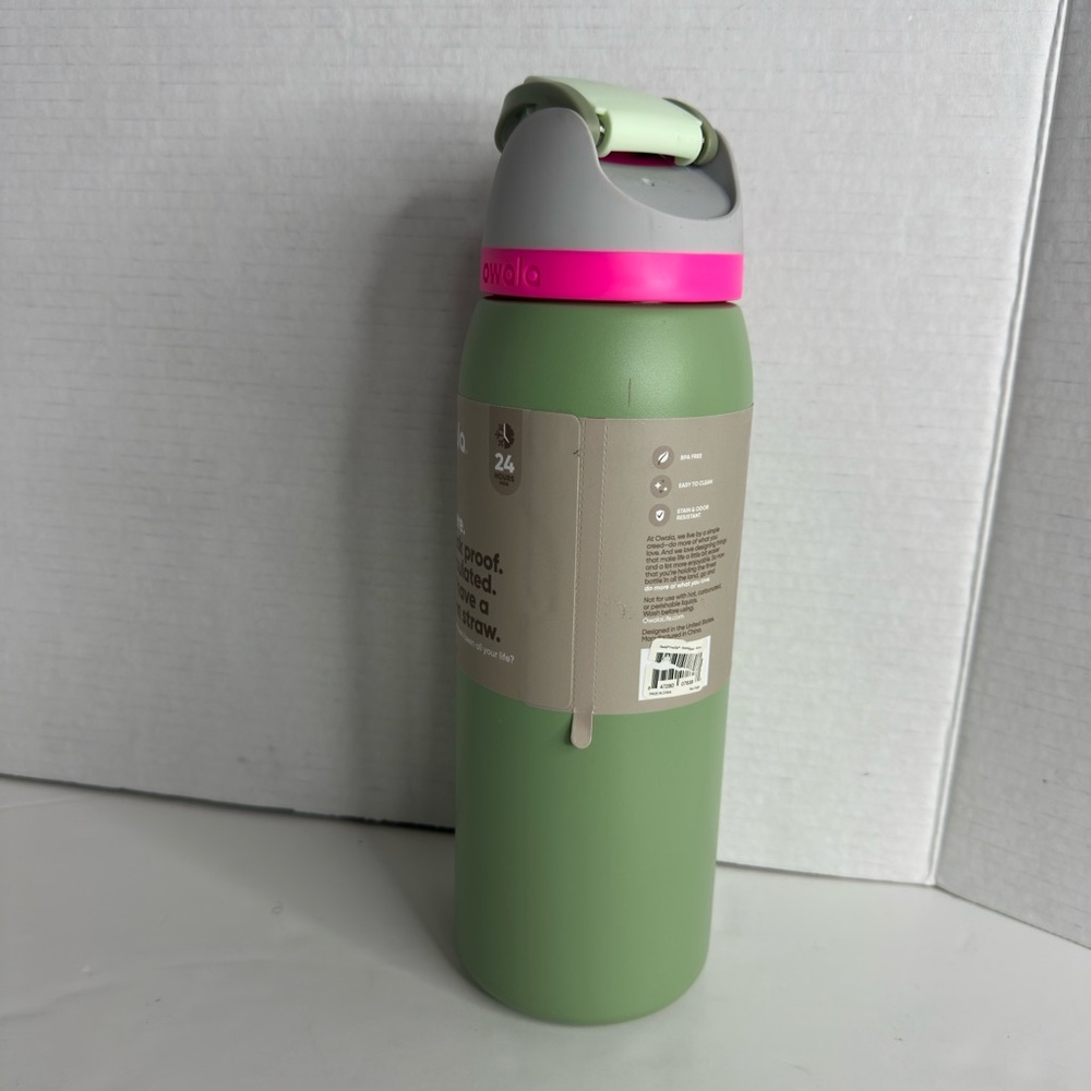Owala FreeSip insulated Stainless Steel 40oz water bottle in Neo Sage/pink - Picture 3 of 11